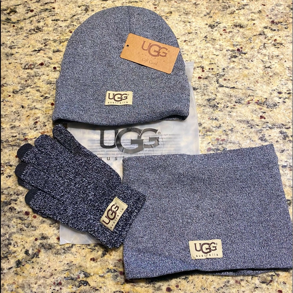 ❤️UGG 3 piece hat, scarf, & gloves!❤️